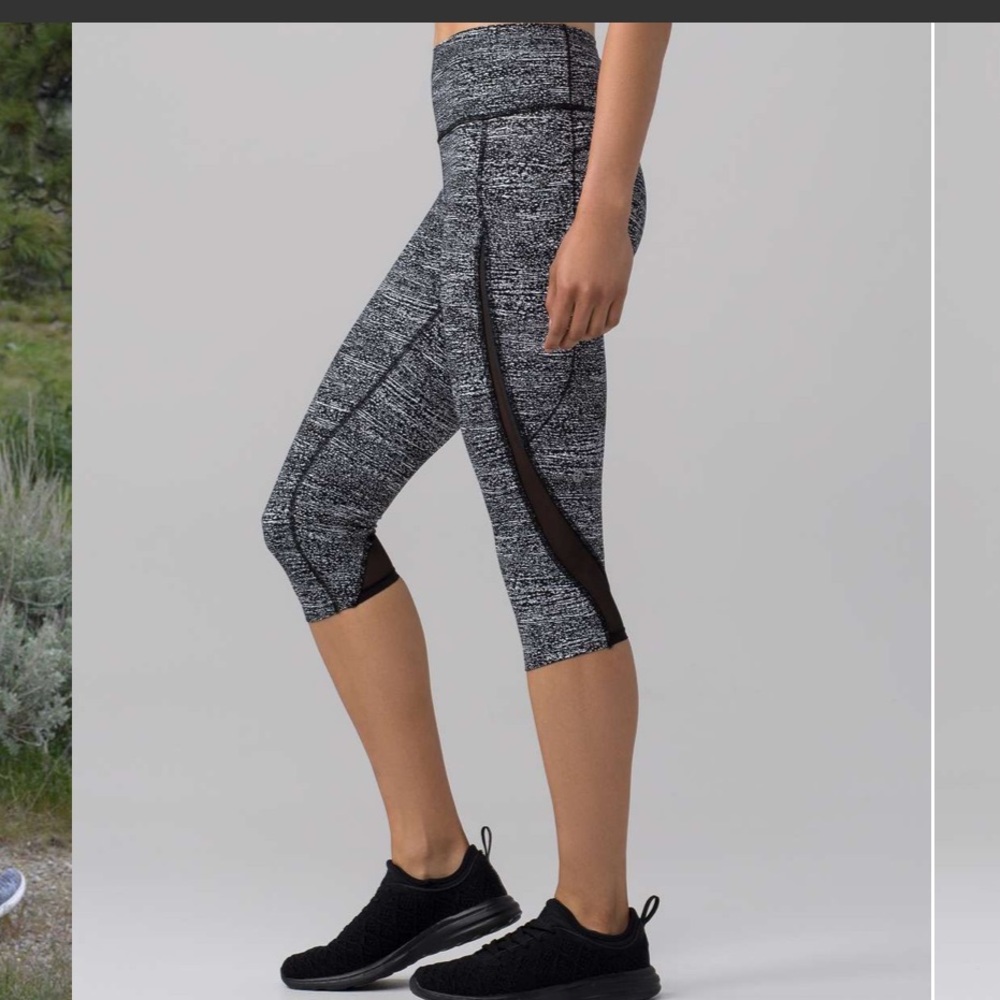 🌸516 Lululemon Pace Perfect Crop Air Time White Black Leggings Size 6 Mesh Panel